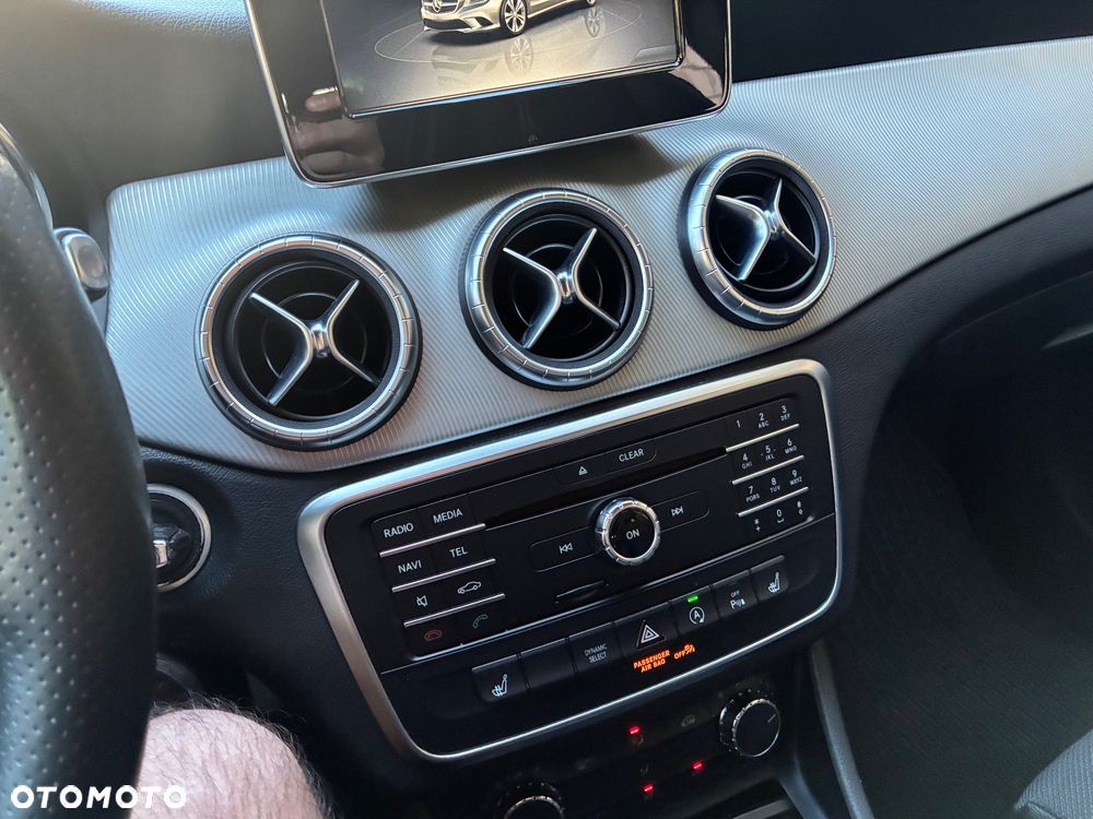 Mercedes-Benz CLA - 16