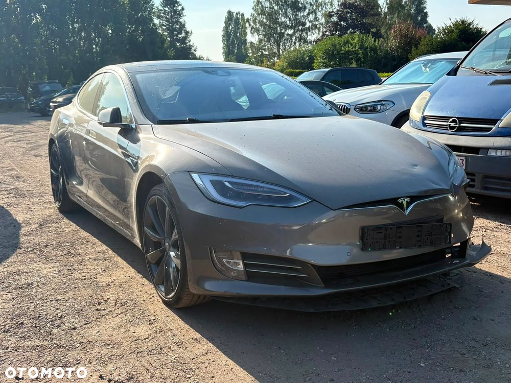Tesla Model S - 1