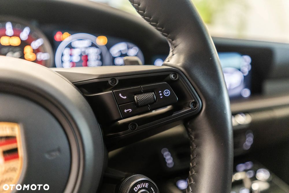 Porsche 911 Carrera 4 GTS - 24
