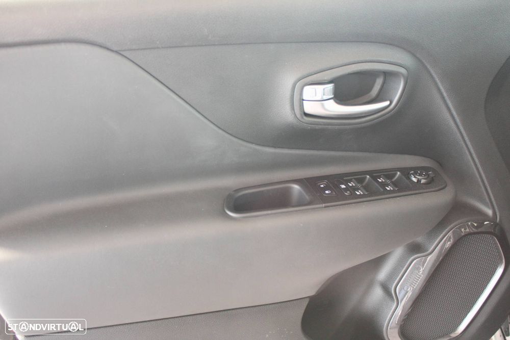 Jeep Renegade 1.3 T-GDI 4xe Auto Altitude - 6