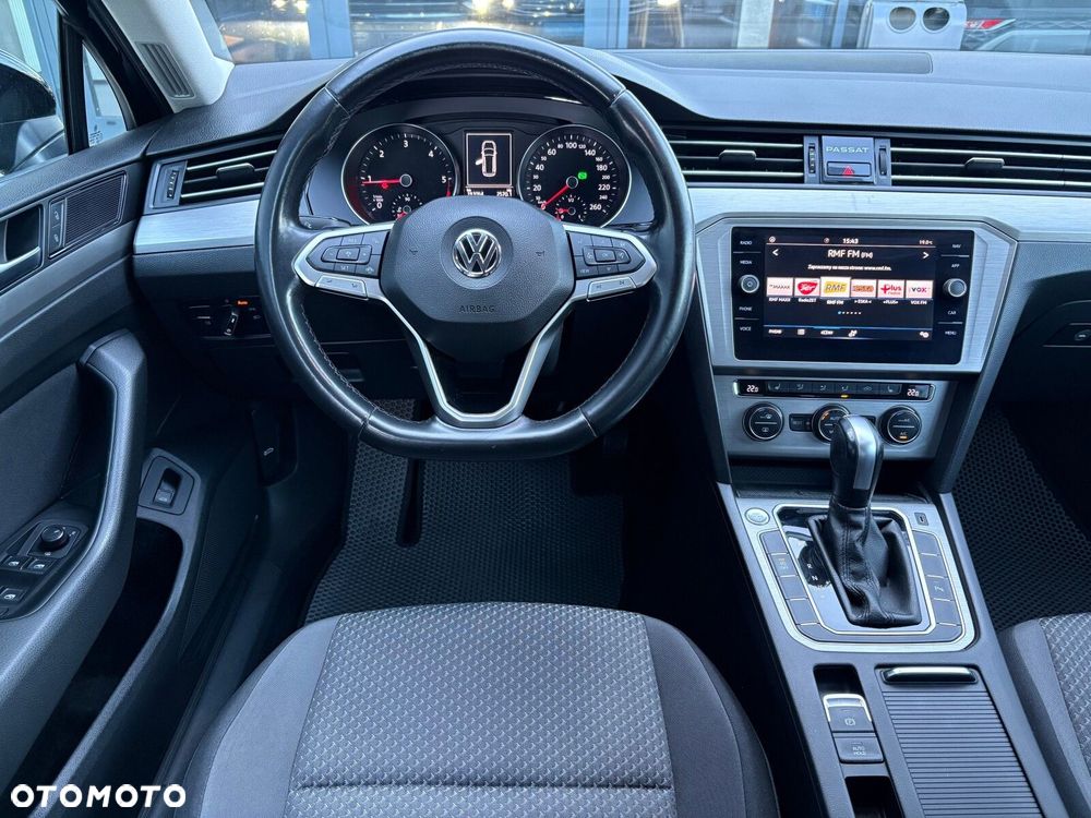 Volkswagen Passat - 11