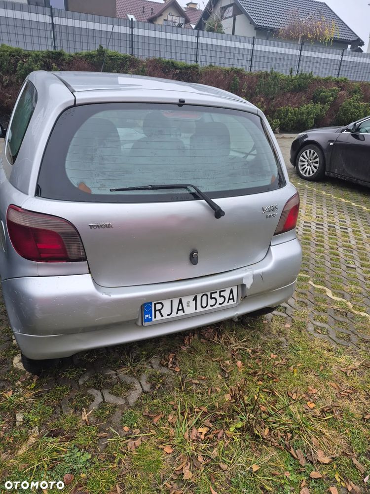 Toyota Yaris 1.0 Base - 3