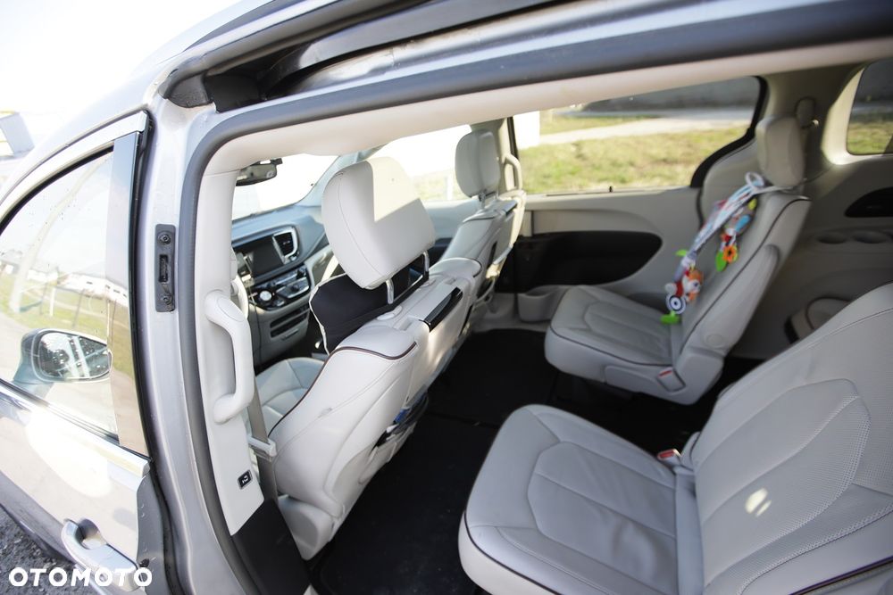 Chrysler Pacifica - 21