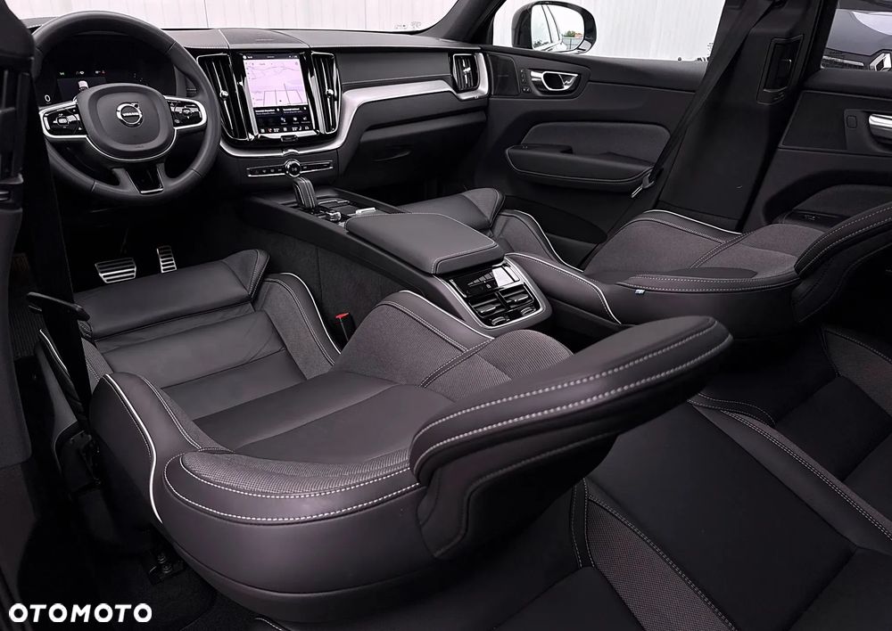 Volvo XC 60 B4 D AWD Plus Dark - 4