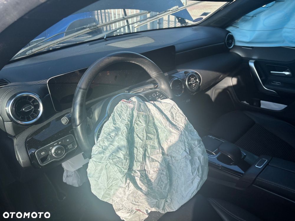 Mercedes-Benz CLA 200 7G-DCT AMG Line - 9