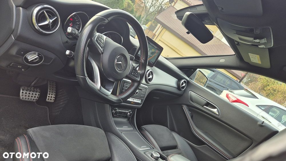 Mercedes-Benz CLA 180 7G-DCT AMG Line - 11