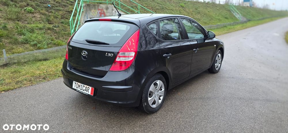 Hyundai i30 1.4 Base + - 7