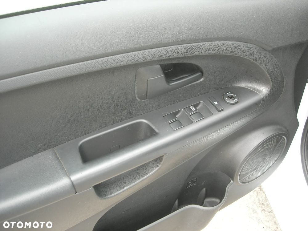 Kia Venga - 16