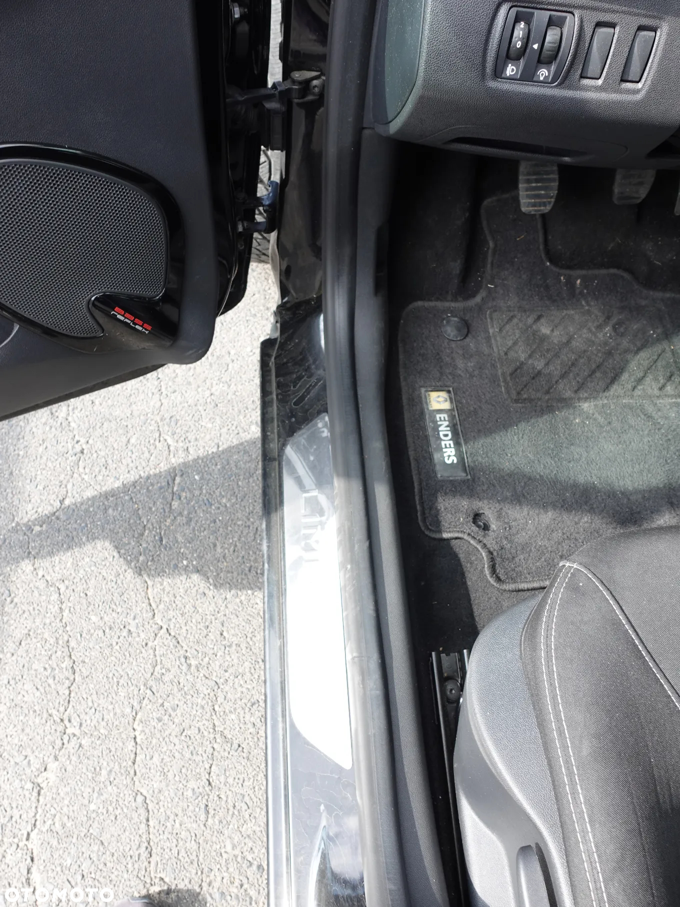 Renault Clio 1.2 16V 75 LIMITED - 12