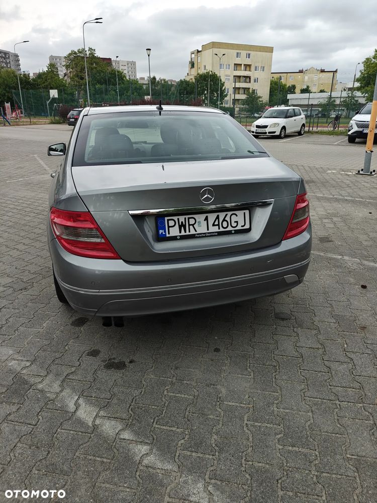 Mercedes-Benz Klasa C 180 CGI BlueEff Avantgarde - 8