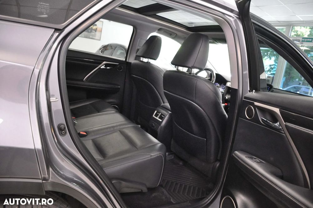 Lexus Seria RX - 17