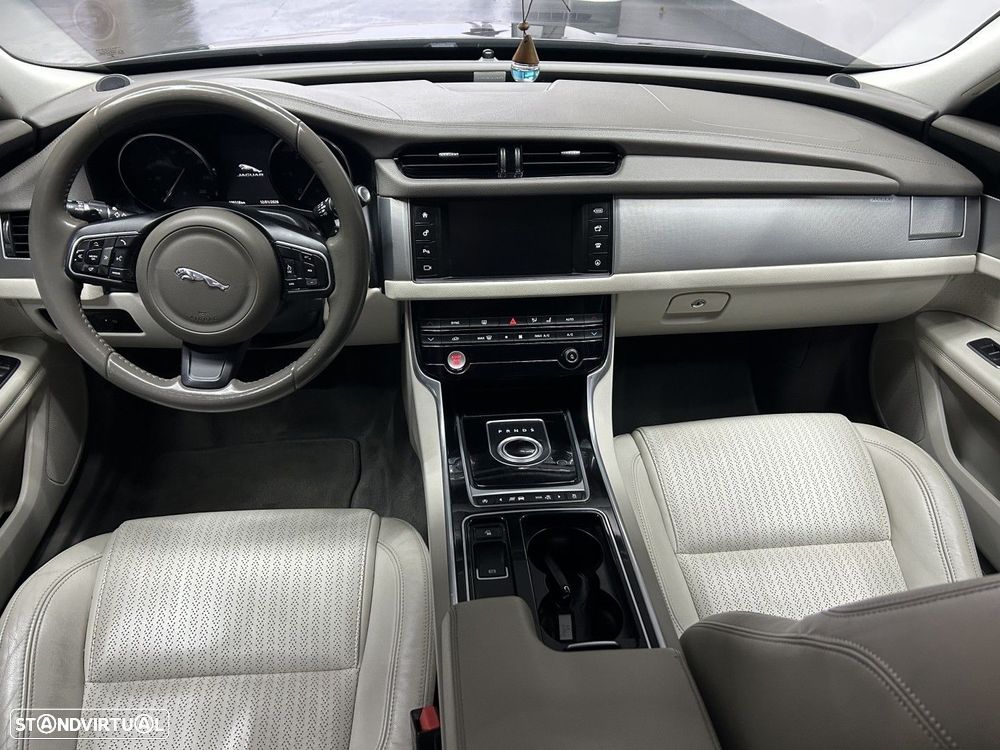 Jaguar XF 2.0 D Prestige Aut. - 9