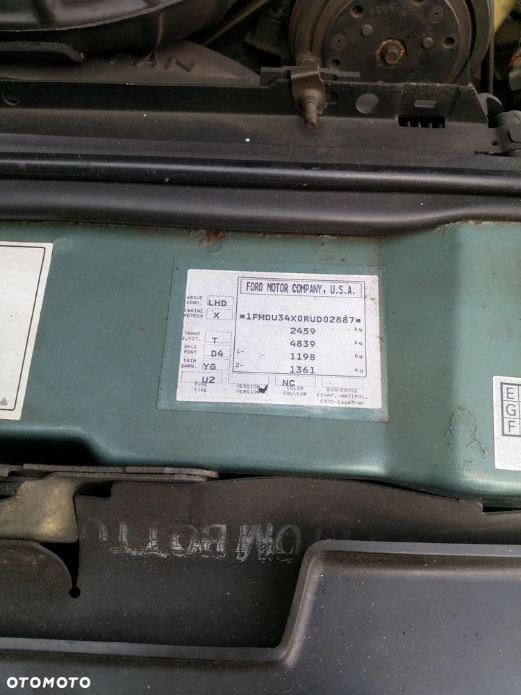 Ford Explorer Standard - 9