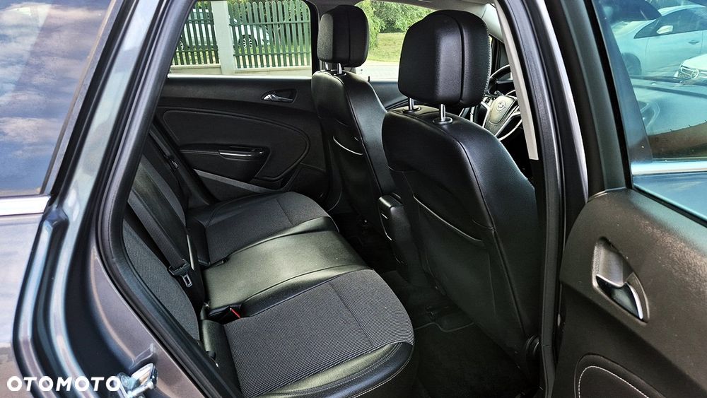 Opel Astra 1.6 T Cosmo - 32