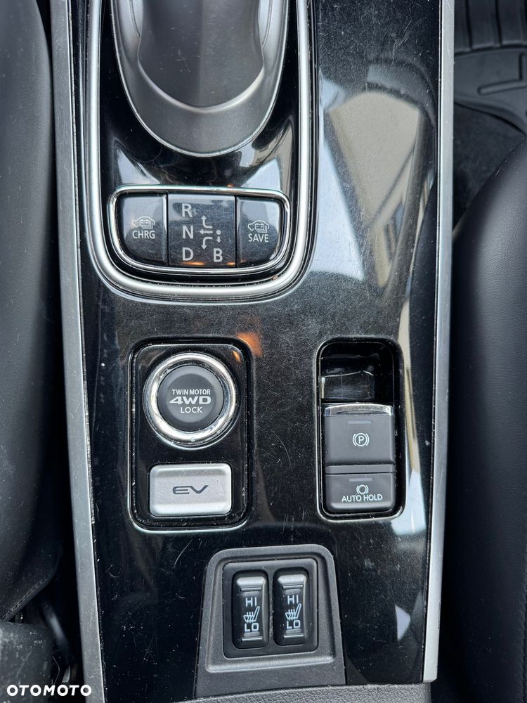 Mitsubishi Outlander - 32
