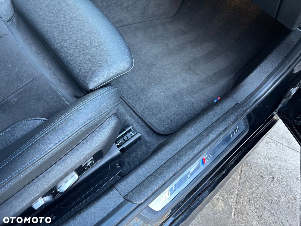 BMW Seria 3 330e xDrive M Sport - 23