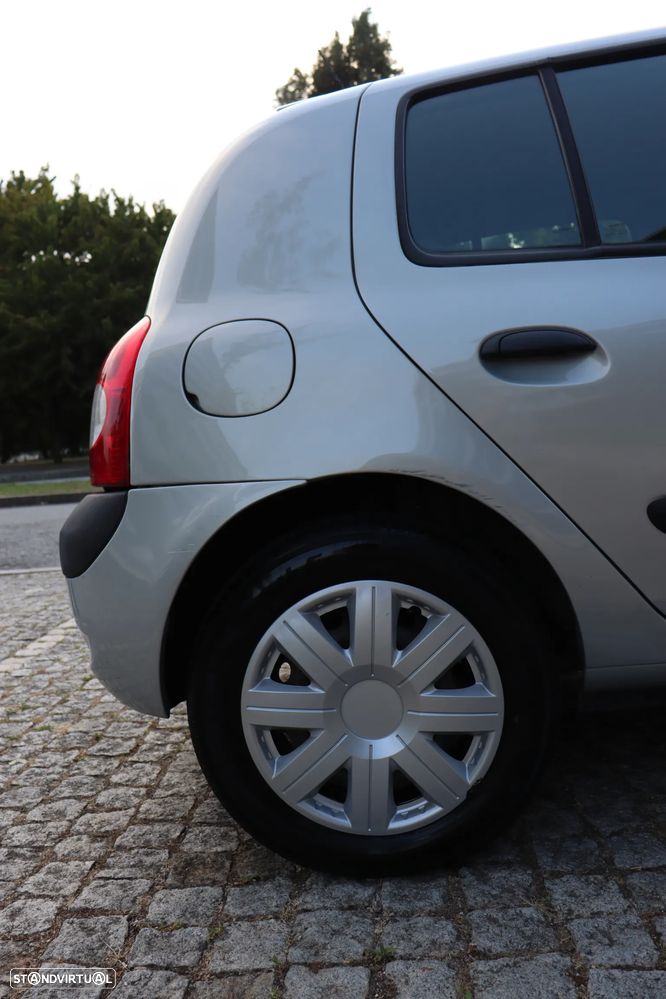 Renault Clio 1.2 16V Expression - 12