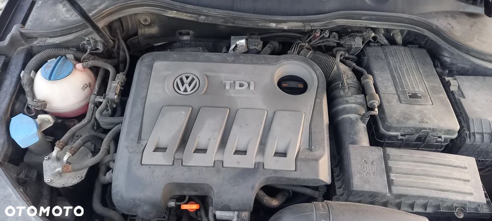 Volkswagen Passat 2.0 TDI DPF Sportline - 22