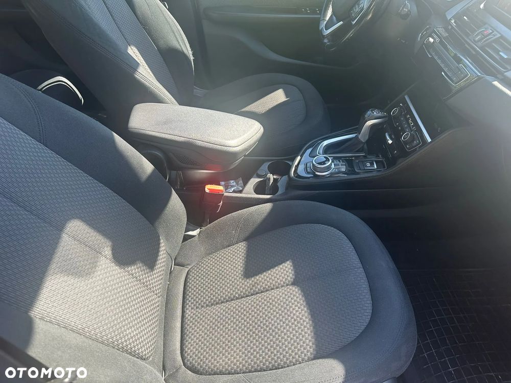 BMW Seria 2 218d - 15