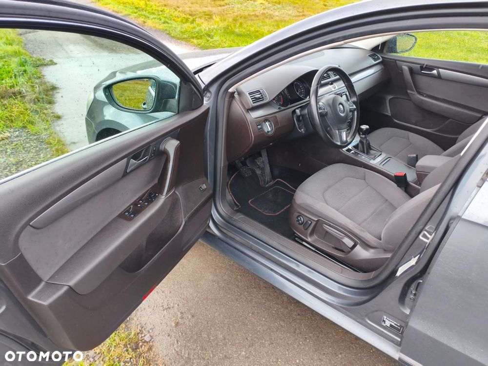 Volkswagen Passat - 14