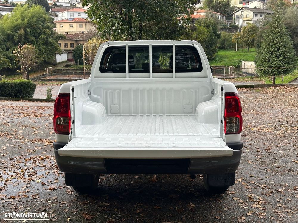 Toyota Hilux 2.4 D-4D 4WD CD CM - 15