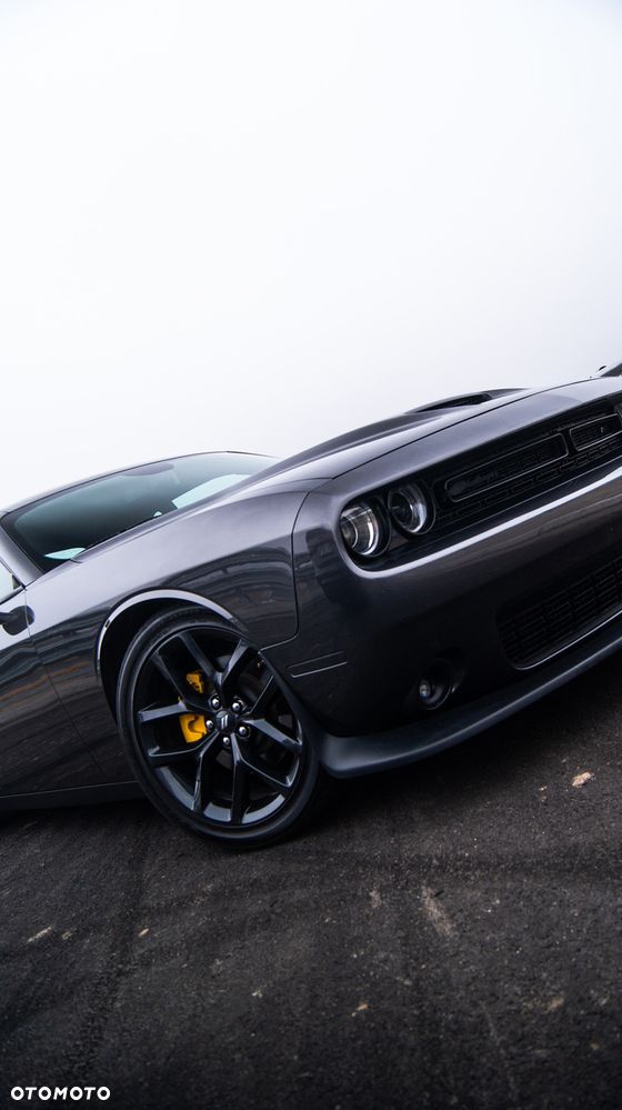 Dodge Challenger - 2