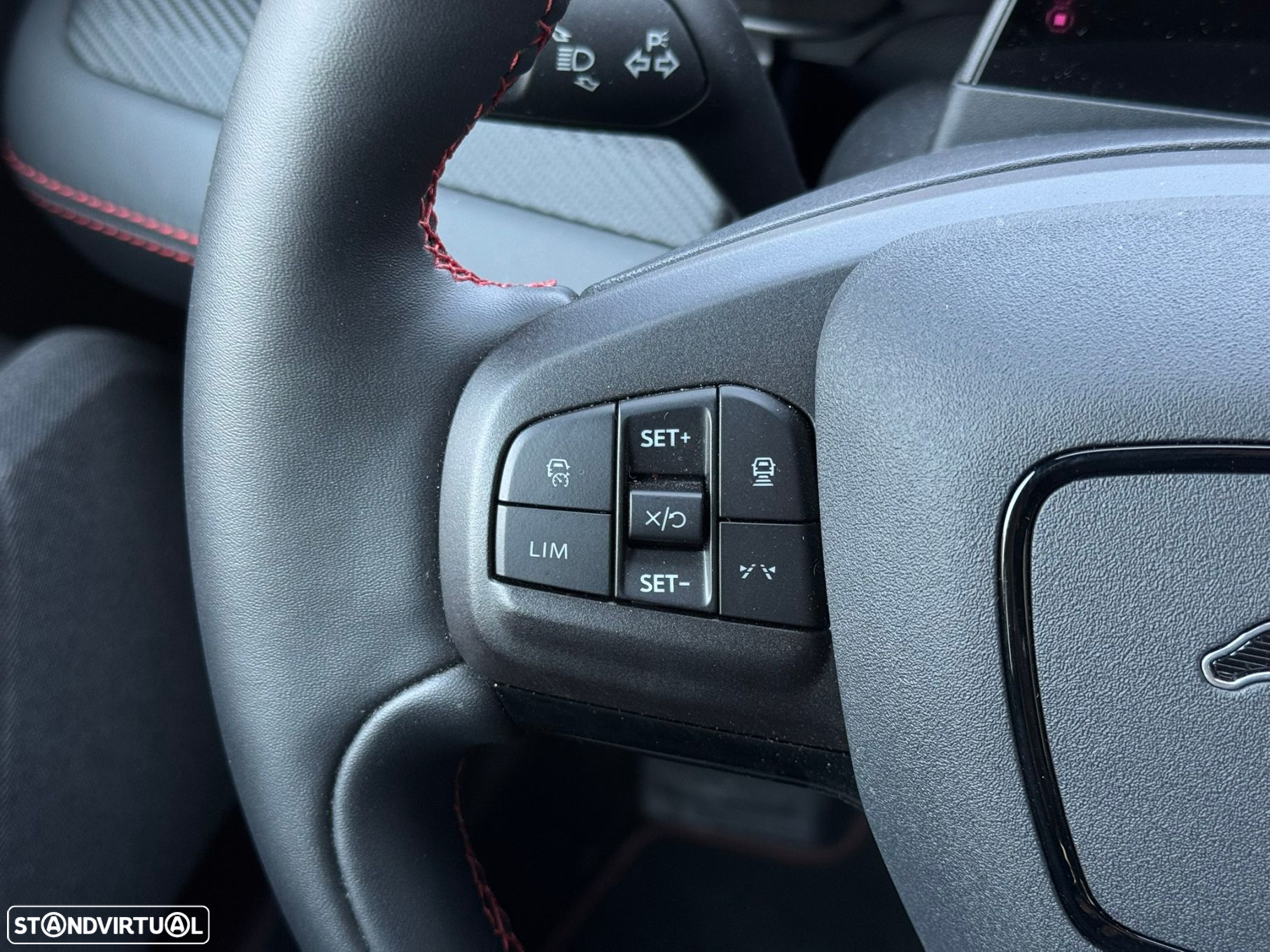 Ford Mustang Mach-E 72.6 kWh Premium AWD - 34