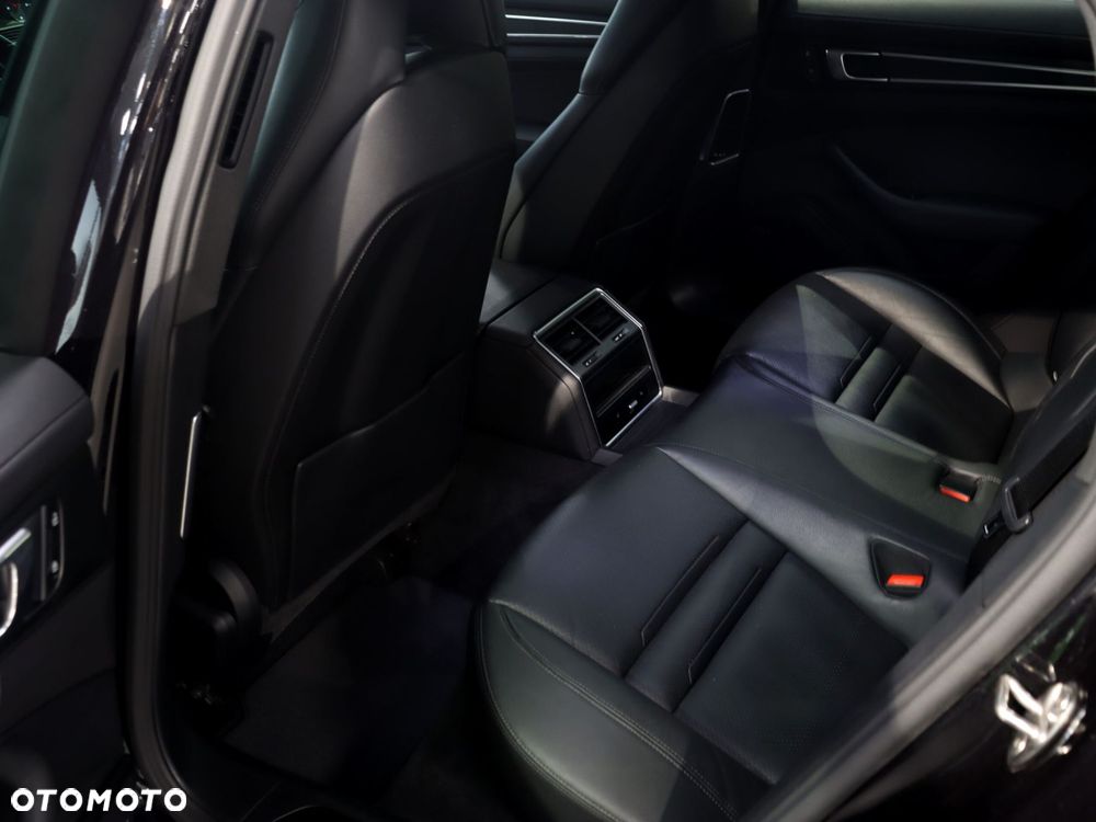 Porsche Panamera 4 Platinum Edition - 34