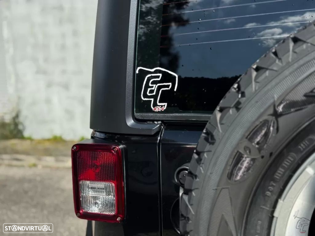Jeep Wrangler Unlimited 2.8 CRD DPF Auto Sport - 10