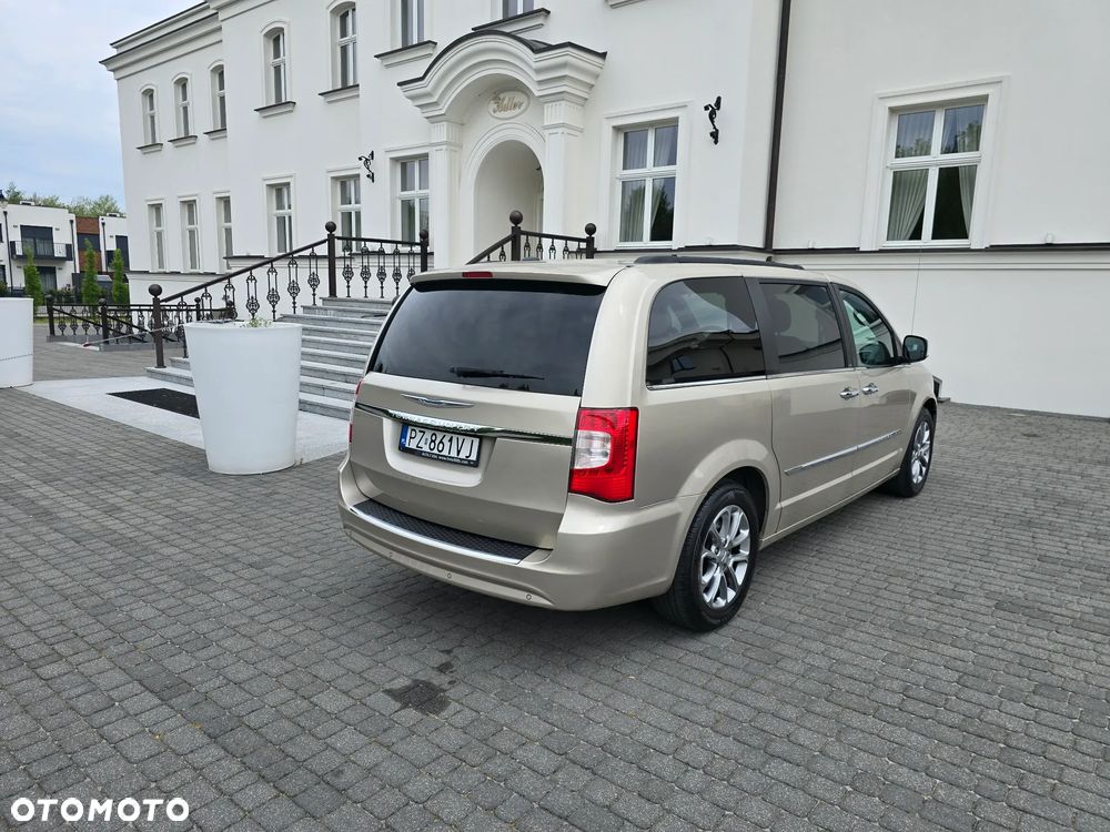 Chrysler Town & Country 3.6 Limited - 8