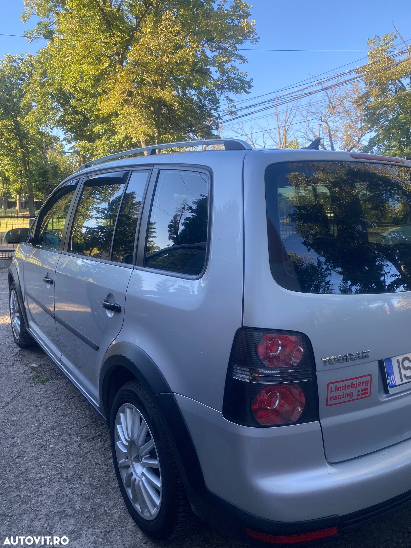 Volkswagen Touran 2.0 TDI DPF Cross - 3