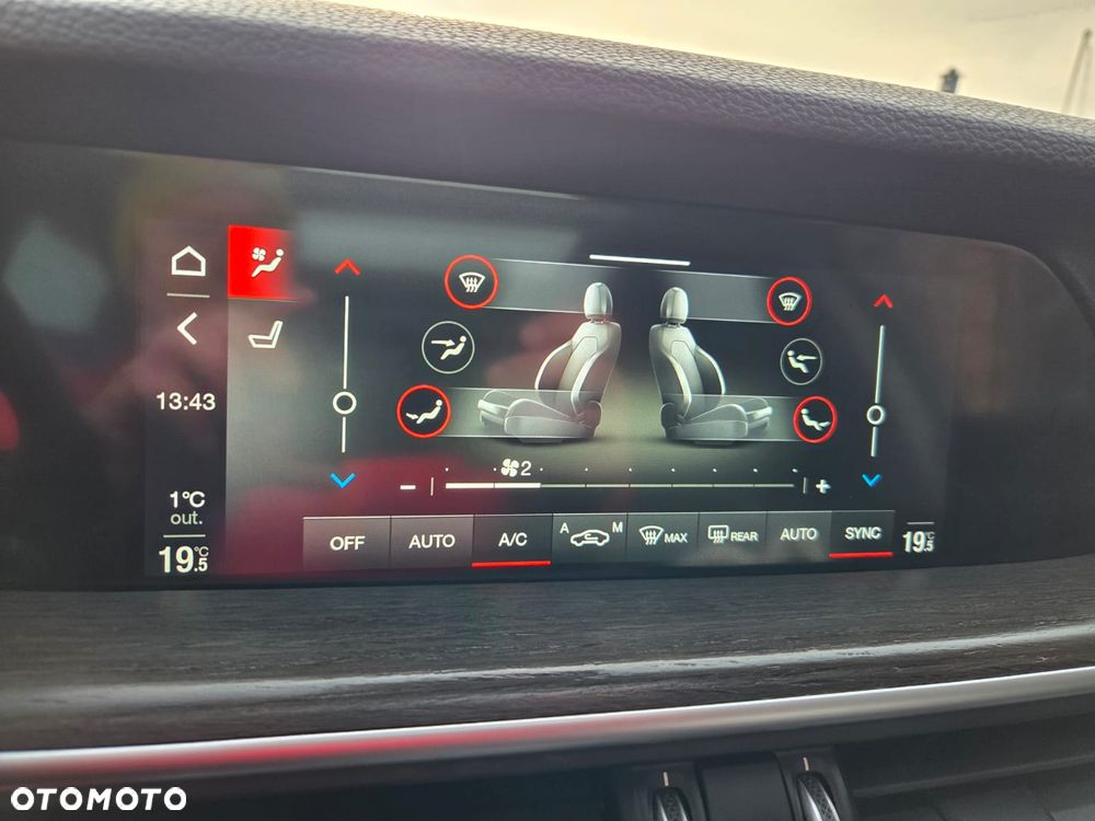 Alfa Romeo Stelvio 2.0 Turbo 16V AT8-Q4 Veloce - 35