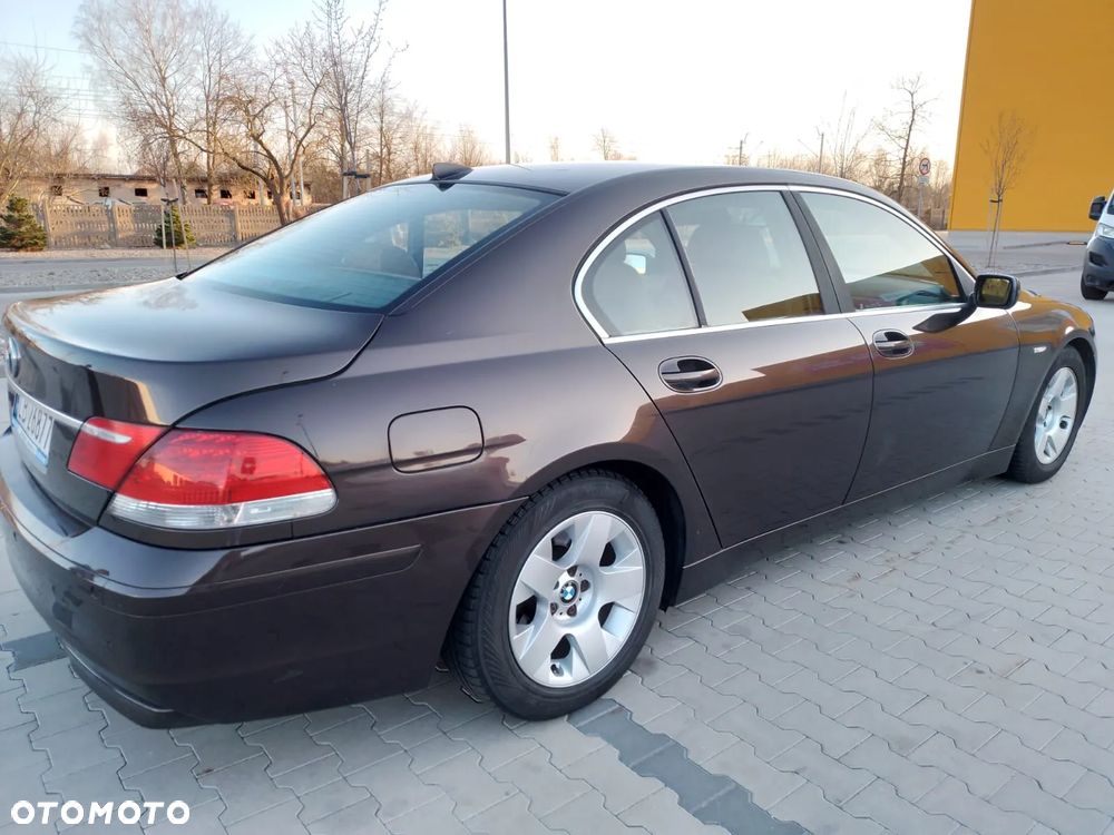 BMW Seria 7 745i - 5