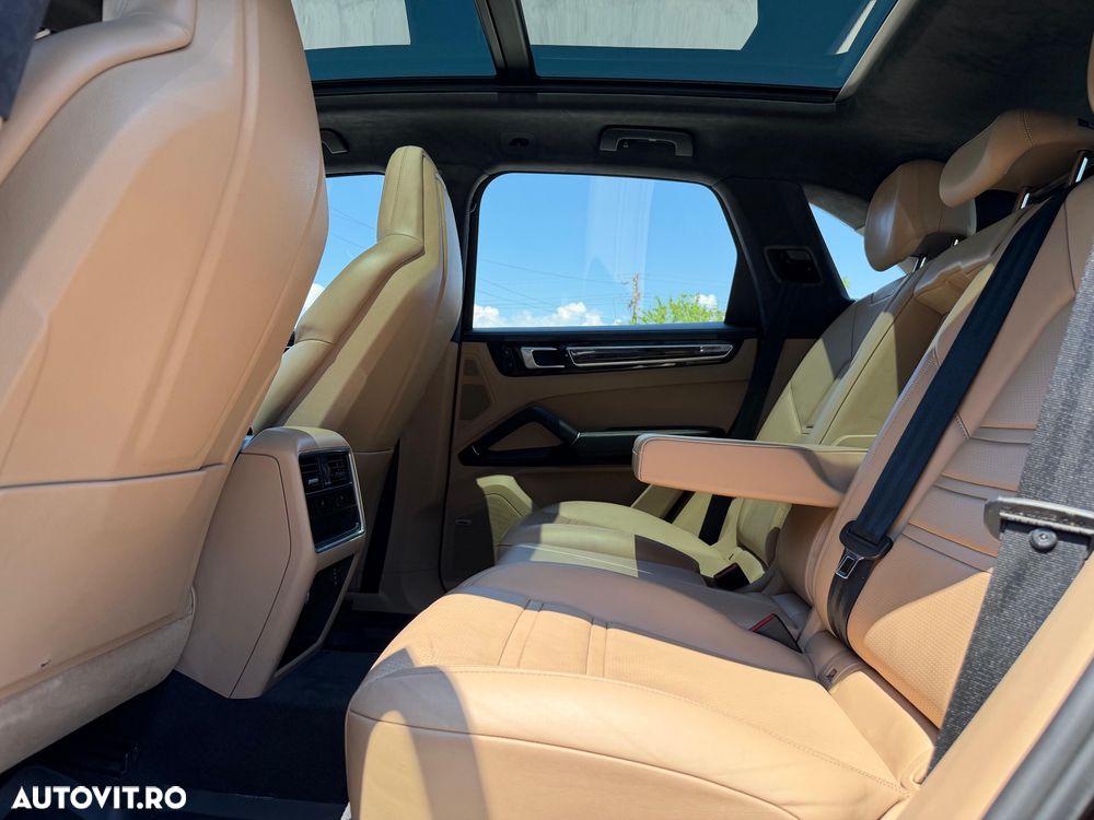Porsche Cayenne - 18