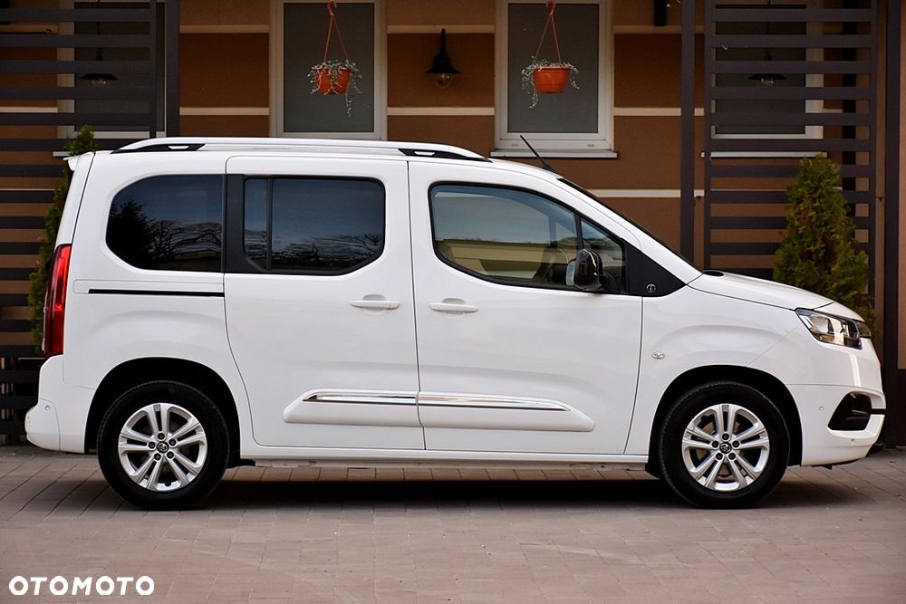 Toyota Proace City Verso 1.2 Turbo L1 Team Deutschland - 11