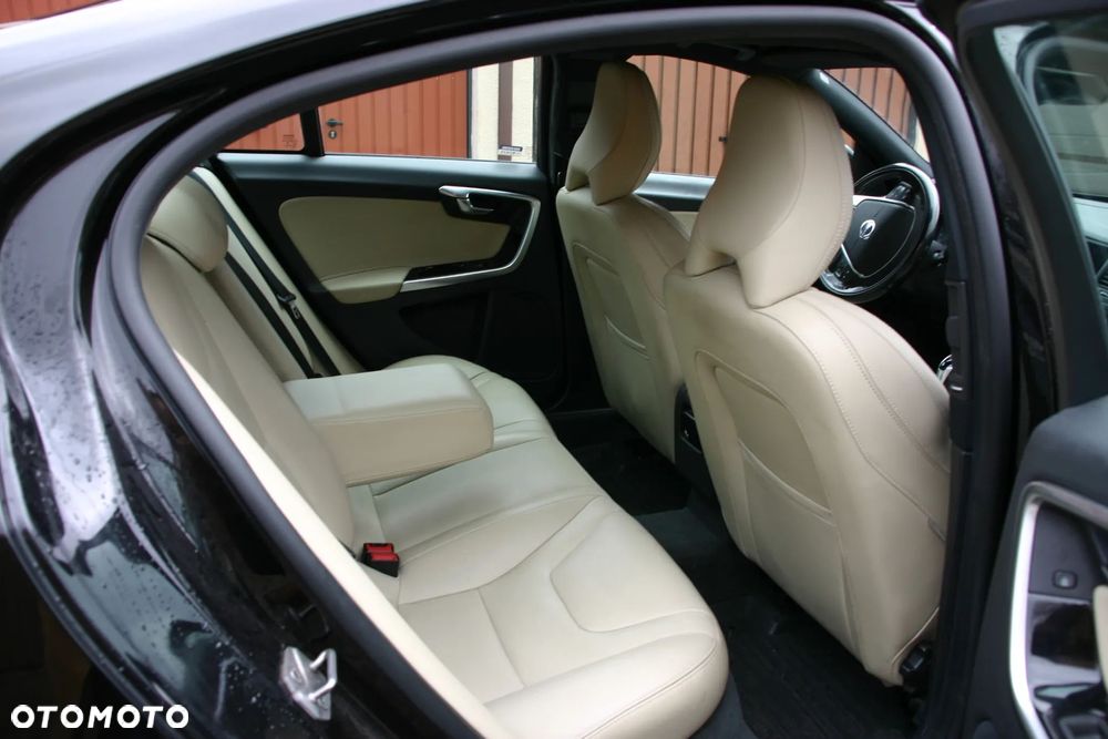 Volvo S60 D4 Drive-E Momentum - 15