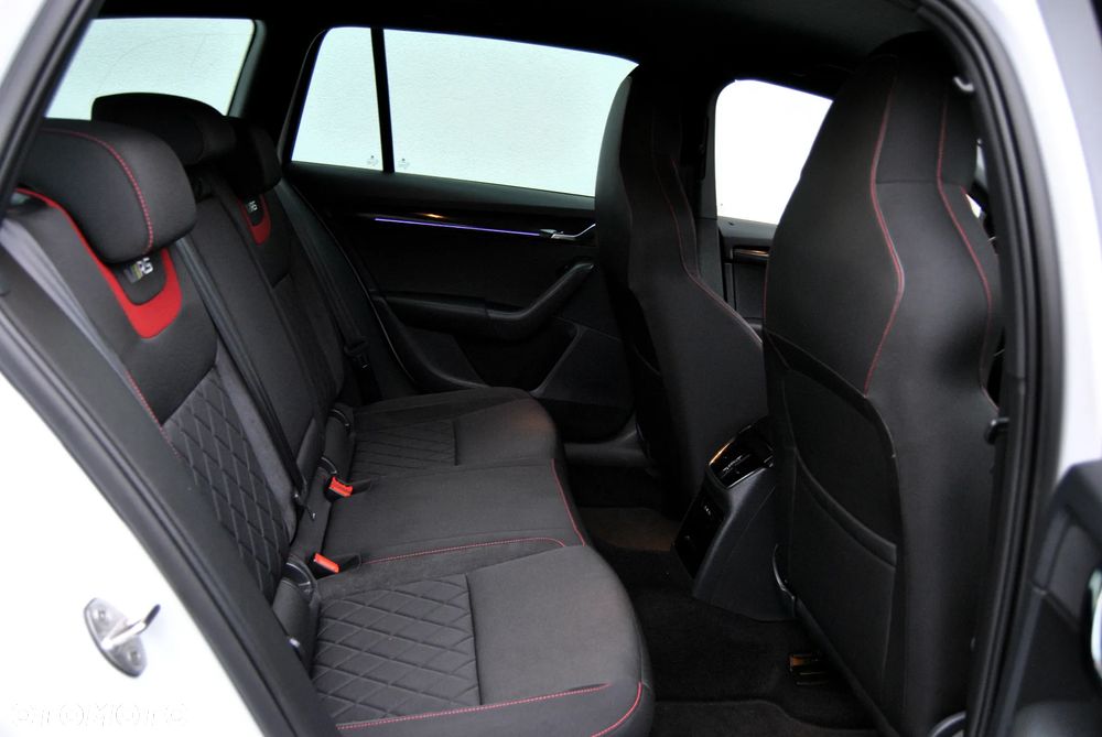 Skoda Octavia Combi 2.0 TDI DSG RS - 23