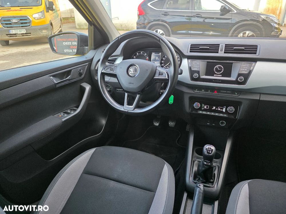 Skoda Fabia 1.0 MPI Cool Edition Red & Grey - 4