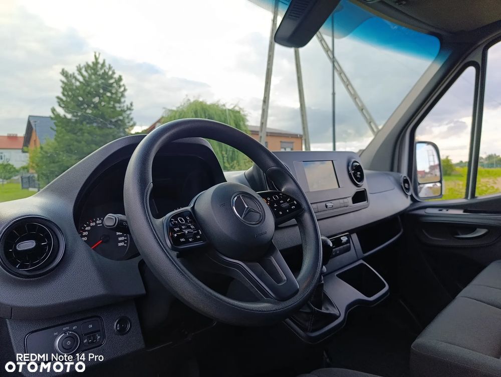 Mercedes-Benz Sprinter - 25