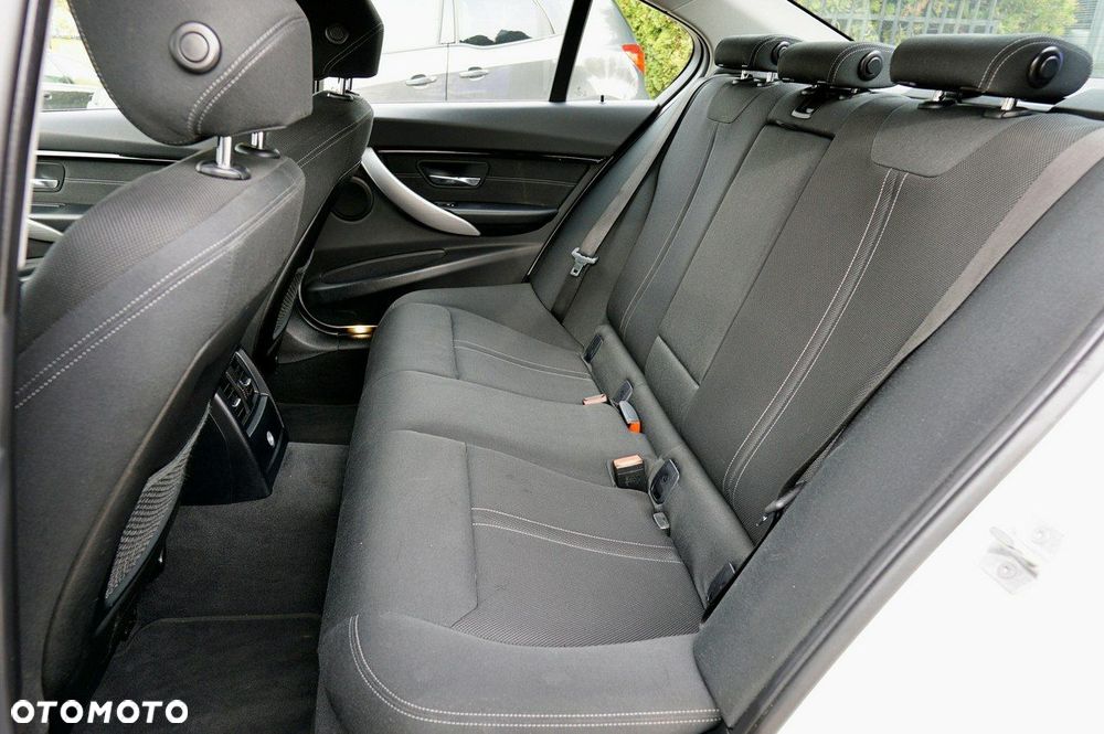 BMW Seria 3 318i Sport Line - 14