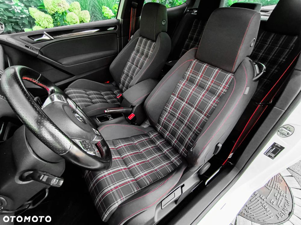 Volkswagen Golf VI 2.0 TSI GTI - 35