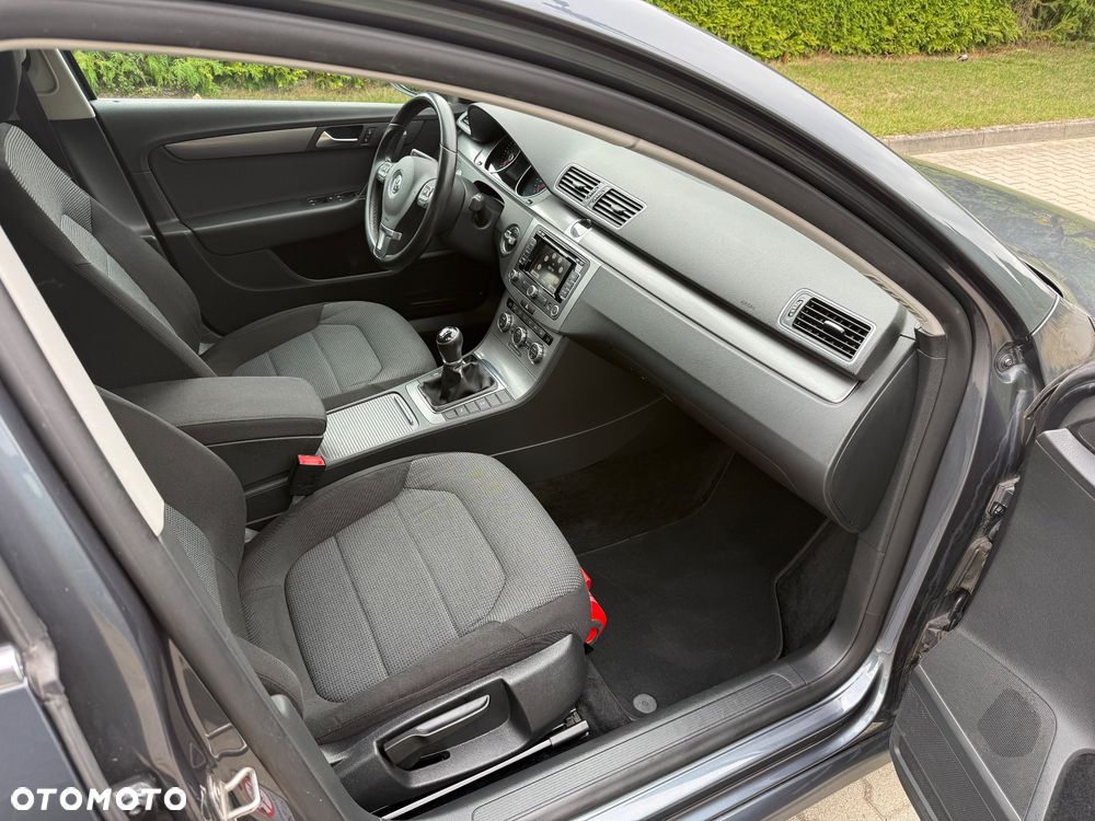 Volkswagen Passat 2.0 TDI DPF Highline - 12