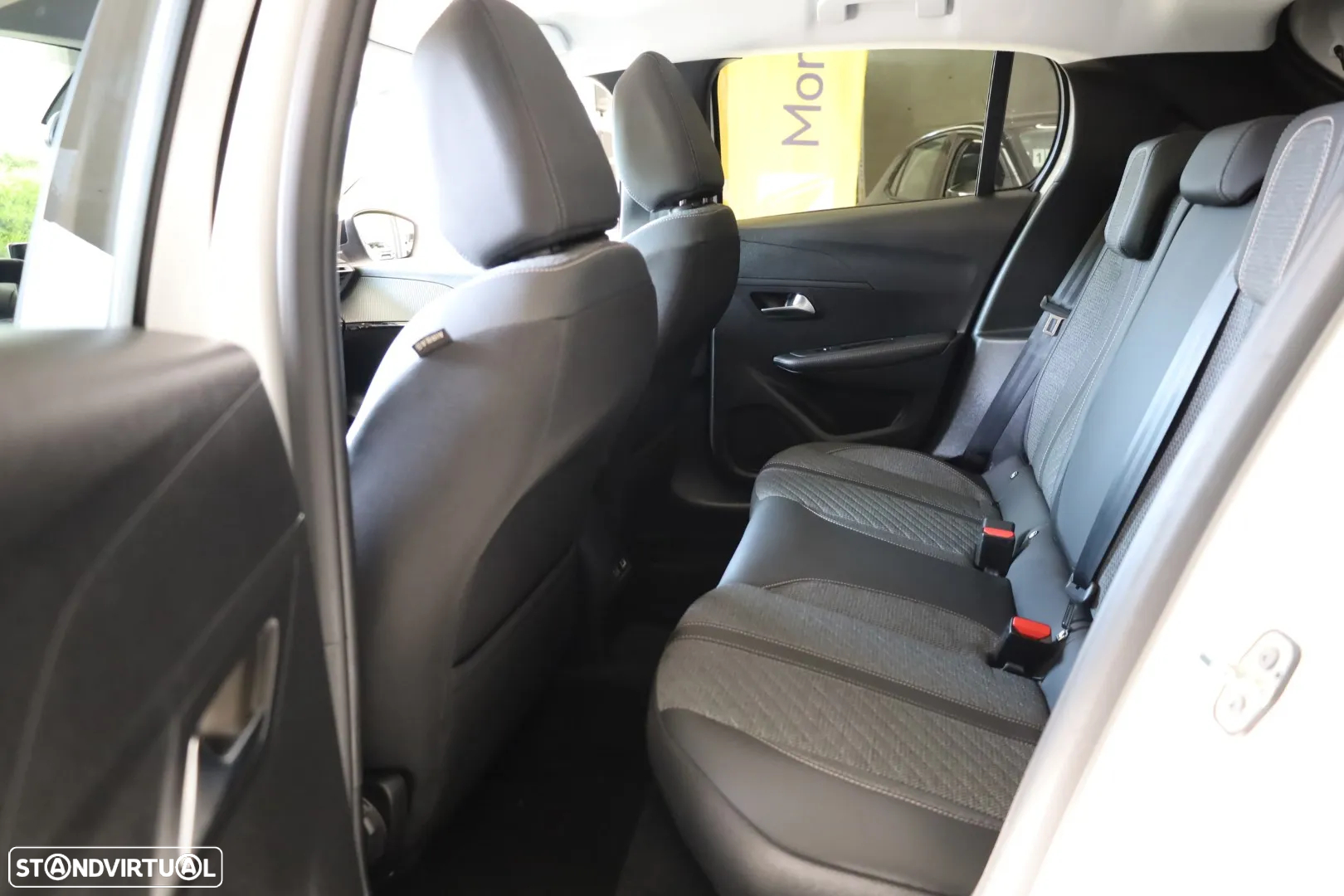 Peugeot 208 1.2 Hybrid Allure e-DCS6 - 45