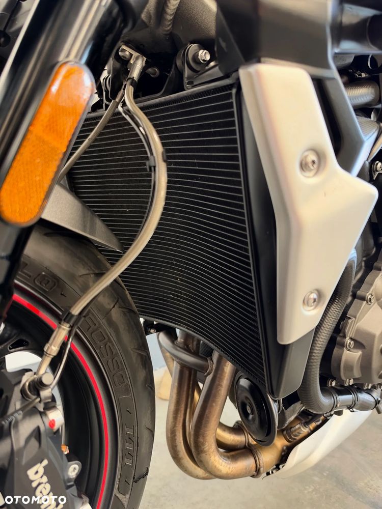 Triumph Speed Triple - 25