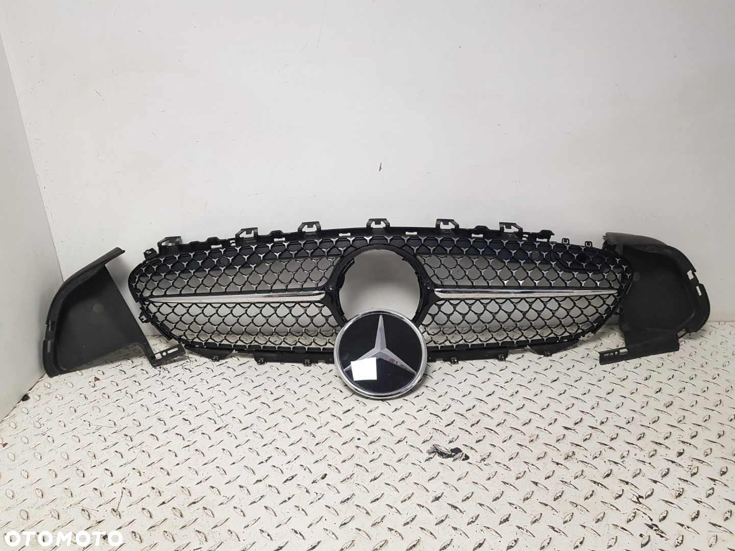 KOMPLET ORYGINALNY GRILL ZNACZEK KIEROWNICE POWIETRZA MERCEDES CLS AMG LIFT A257 C257 A2578881700 - 2