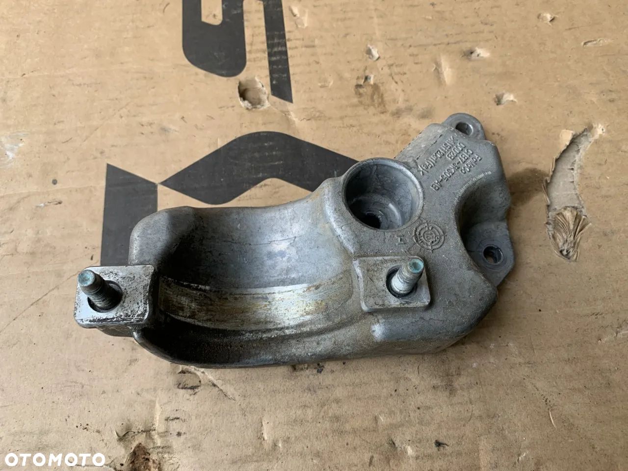 Łapa podpora półosi Ford 1.0 ECOBOOST C1B7-3K305-AB - 1
