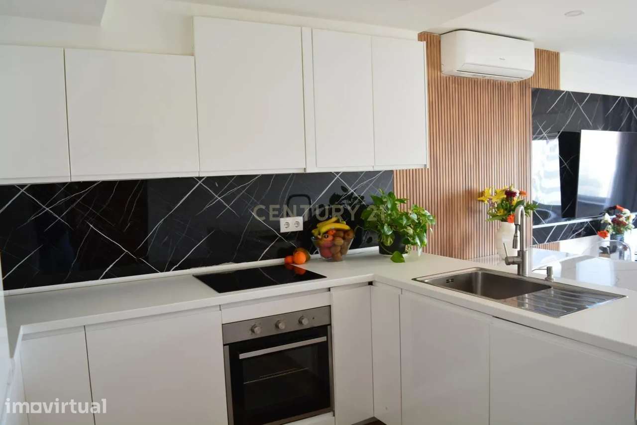 T3 Convertido em dois Apartamentos Independentes | Vista Cristo Rei | - Grande imagem: 2/43