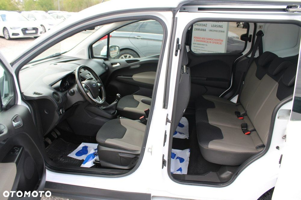 Ford Transit Courier - 12