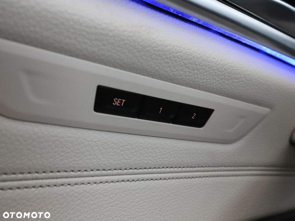 BMW Seria 5 530e iPerformance xDrive Luxury Line - 39
