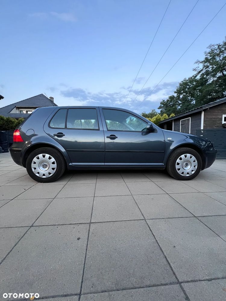 Volkswagen Golf - 6